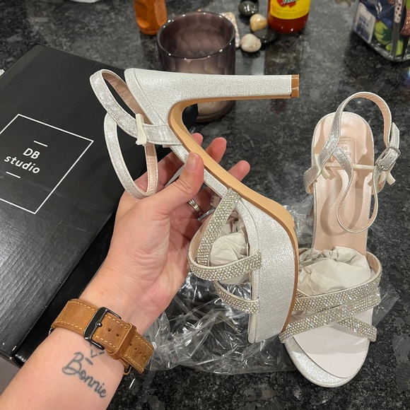 David’s Bridal Valentina#23. They’re here. I ordered the wrong size/heel type - Picture 10 of 11